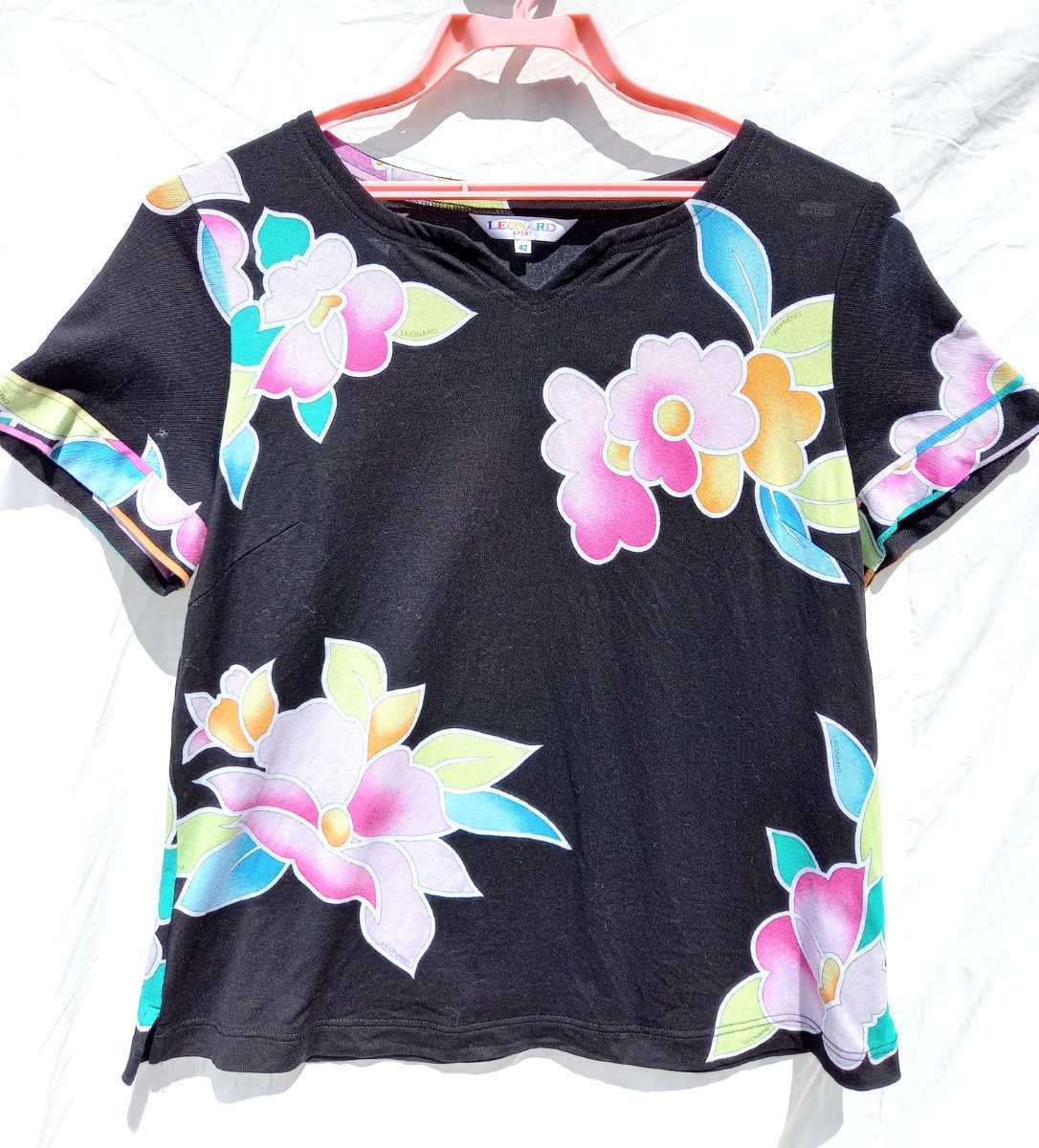 a79【美品】LEONARDレオナール 黒地花柄カットソー Lサイズ トリム a79【美品】LEONARDレオナール 黒地花柄カットソー Lサイズ トリム