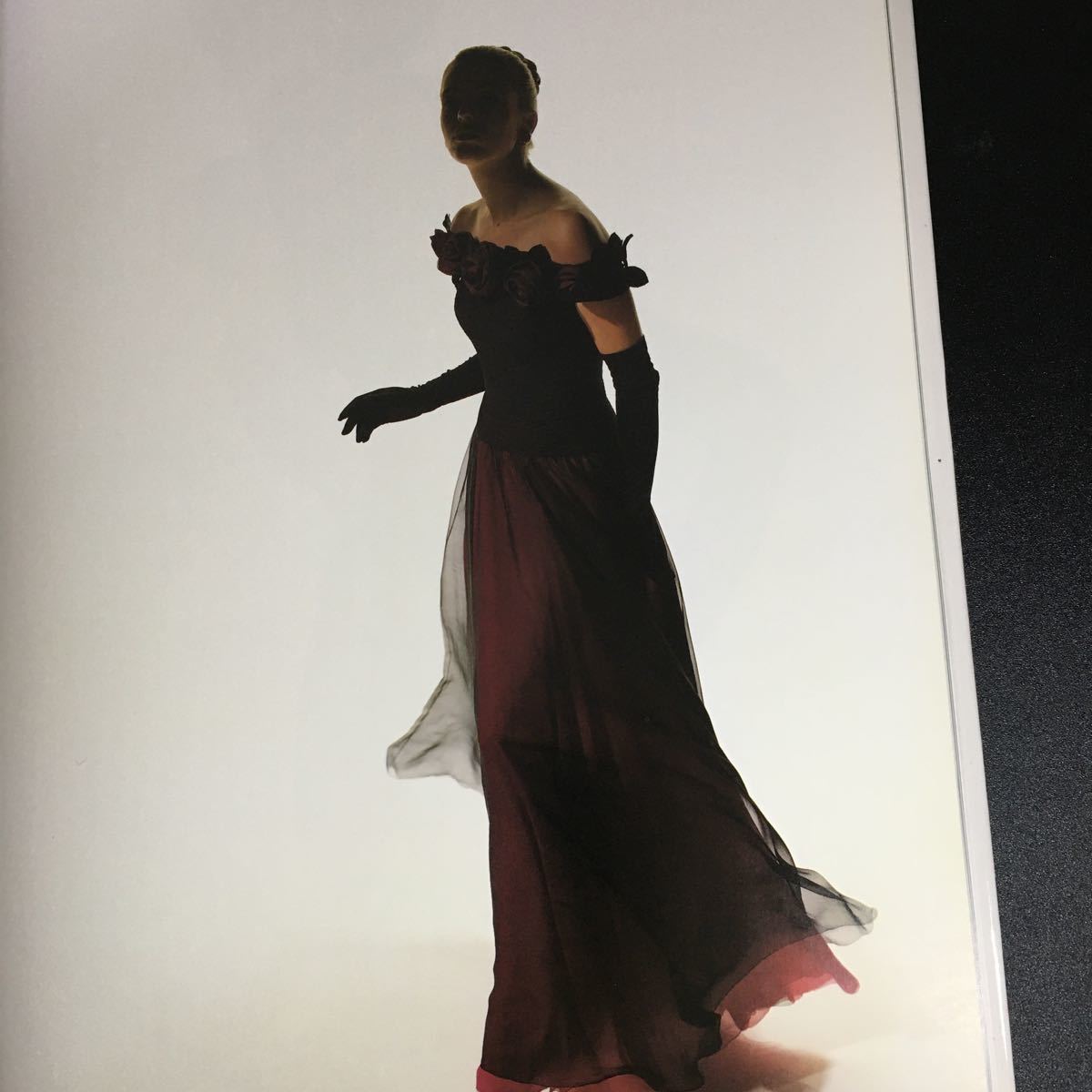 大型本　HANAE MORI 1960-1985　森英恵　直筆サイン　内容見本付 大型本 HANAE MORI 1960-1985 森英恵 直筆サイン 内容見本付 大型本