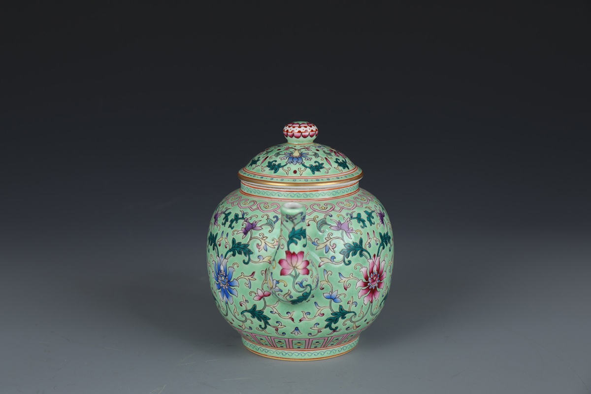 古美術】【陶磁器・琺瑯彩纏枝八宝紋茶壺・雍正年製】手彫 清朝期 蔵出