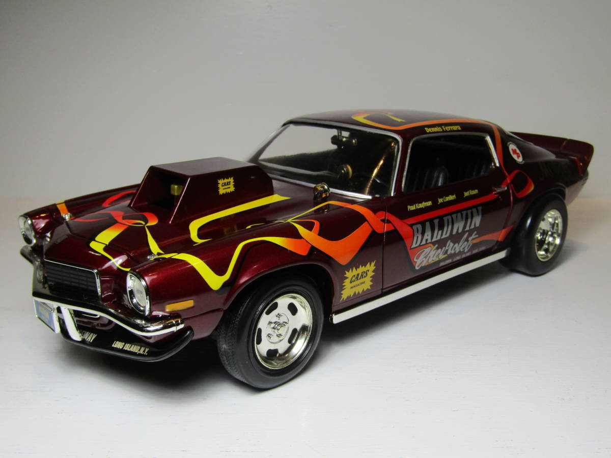 1957 Ford Thunderbird 1:18 ダイキャストモデル Yat Ming Road