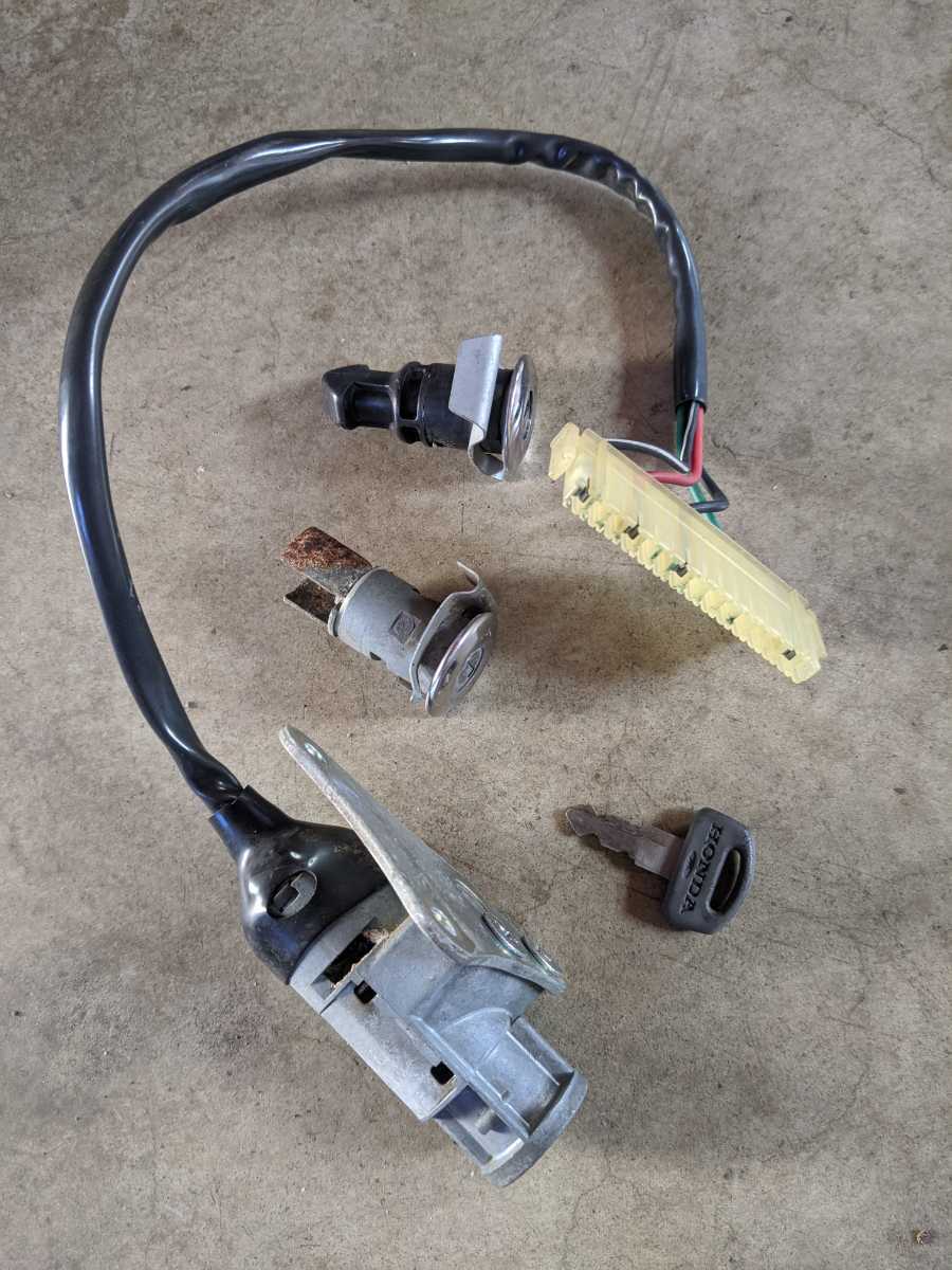 ホンダ HONDA タクト AF09 キー 鍵 シリンダー クレタク クレージュ