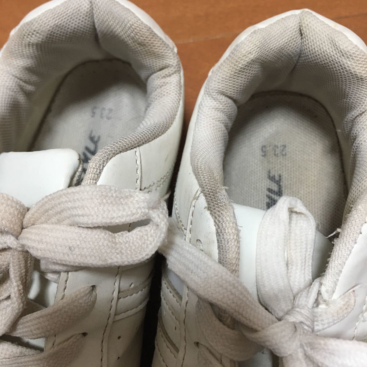 通学靴 通学スニーカー 白 中学生 3足セット 作業用に 23 5 23cm 売買されたオークション情報 Yahooの商品情報をアーカイブ公開 オークファン Aucfan Com