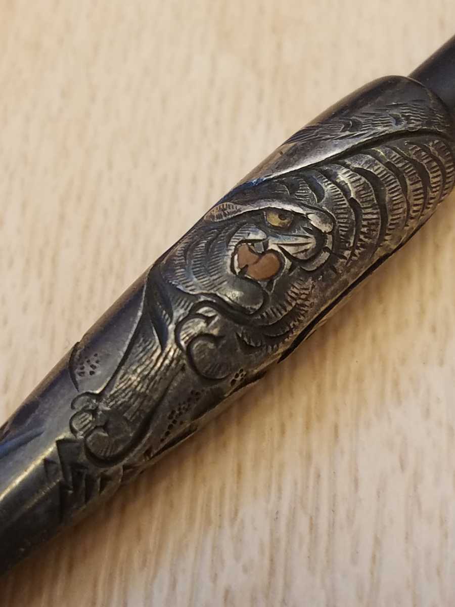 格安，人気】 時代物 純銀 銀キセル 純銀彫刻 煙管 柳山作 猛虎図 在銘