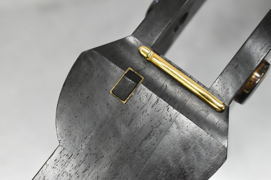 ☆ 津軽三味線 紅木 子持ち綾杉胴 二枚溝 金細 東さわり 太棹