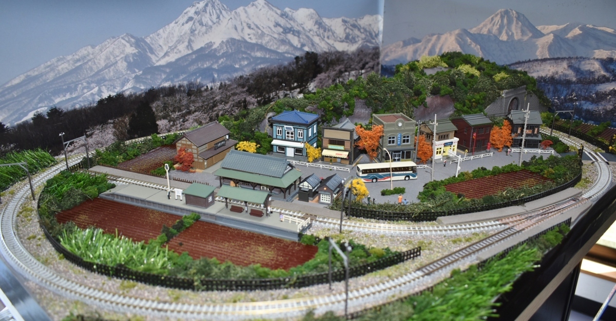 90×60cm Nゲージ1⁄150 引込駅(照明付き 単線 鉄道ジオラマレイアウト 