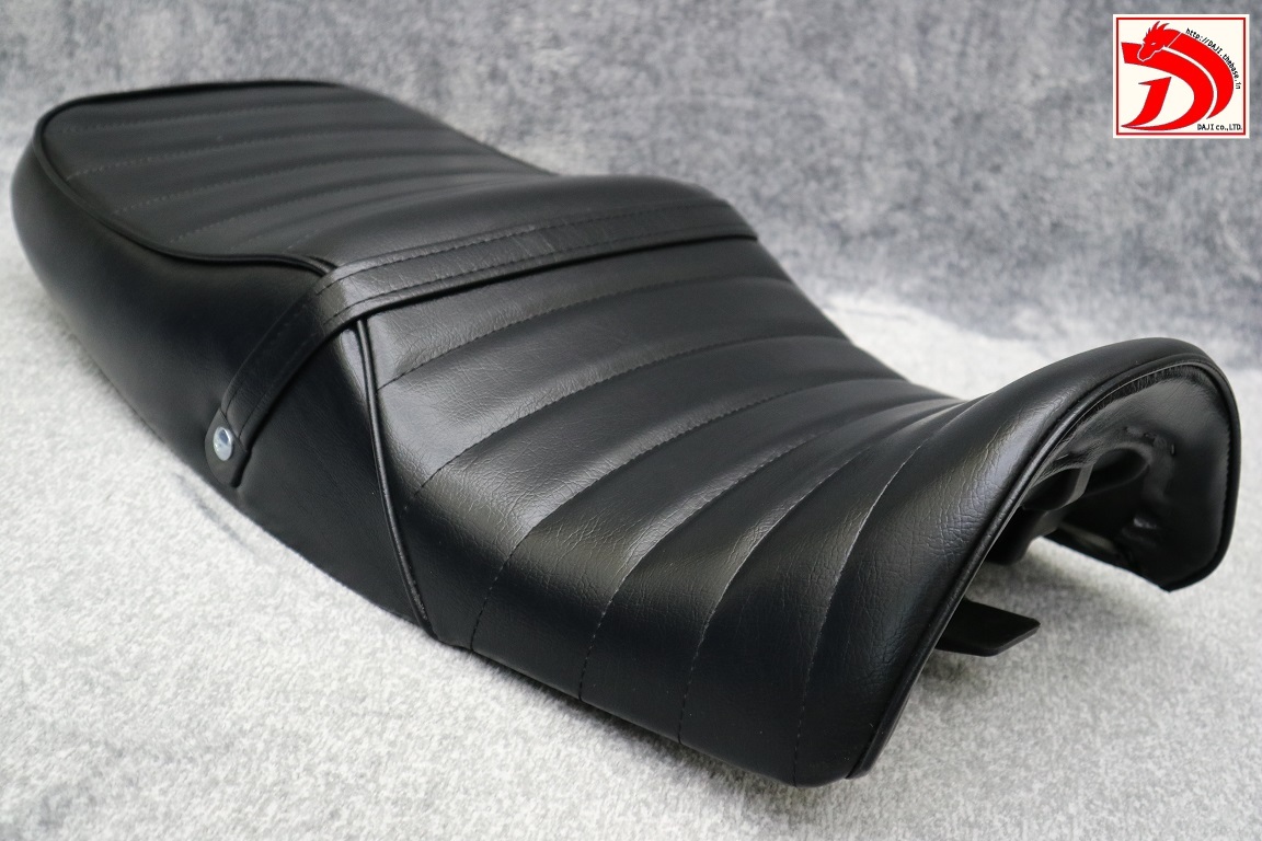 タックロール シート 黒 皮 XJR1200 / XJR1300 あんこ抜き 完成品 94-99 4KG RP01J段シート 変形 タンデム ベルト 金具 旧車 外装 