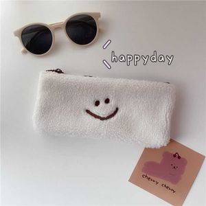 ペンケース おしゃれのヤフオク の相場 価格を見る ヤフオク のペンケース おしゃれのオークション売買情報は14件が掲載されています