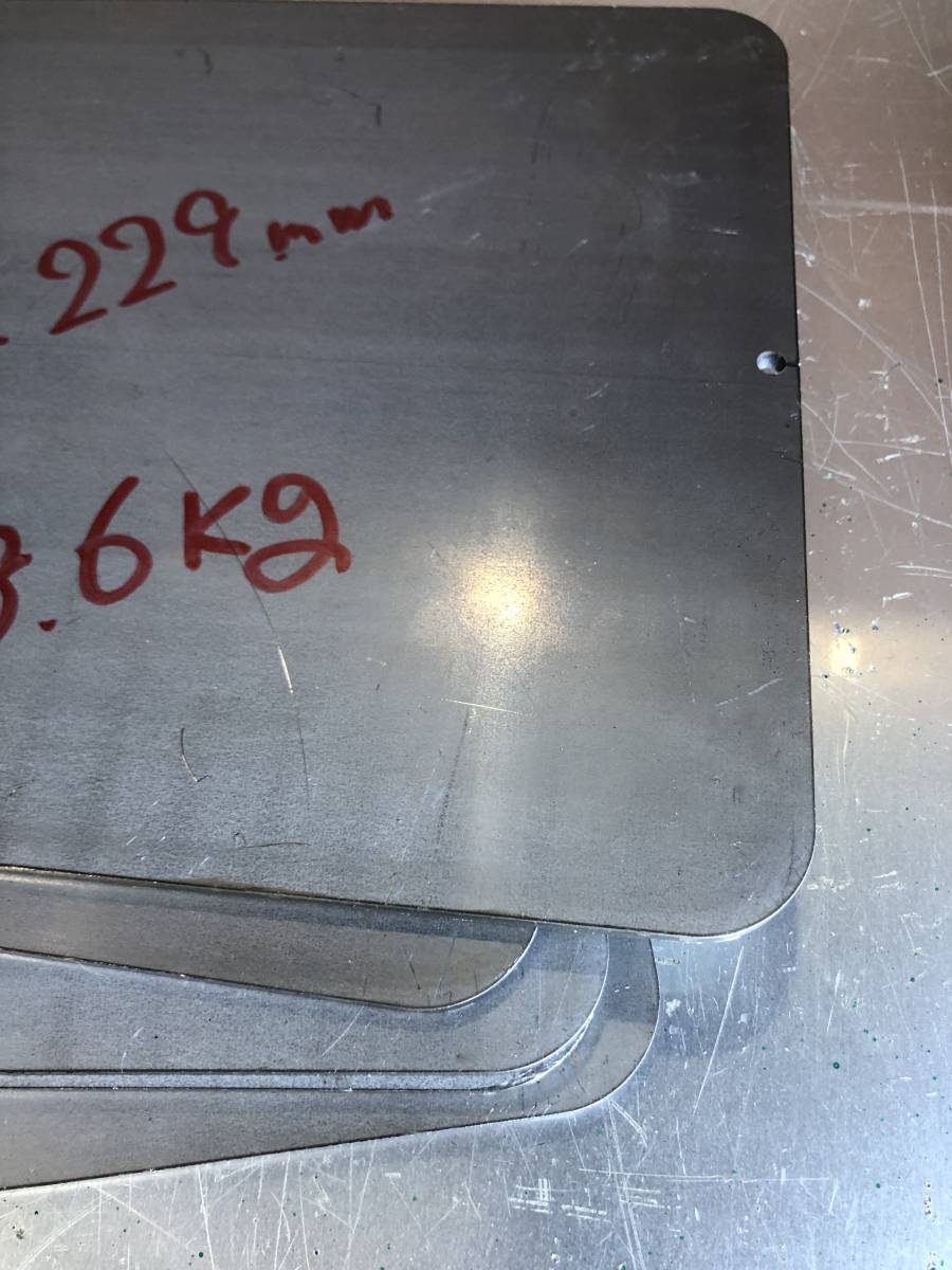 鉄板　厚み４.４mm ４５８×２２９mm 端材５枚_3