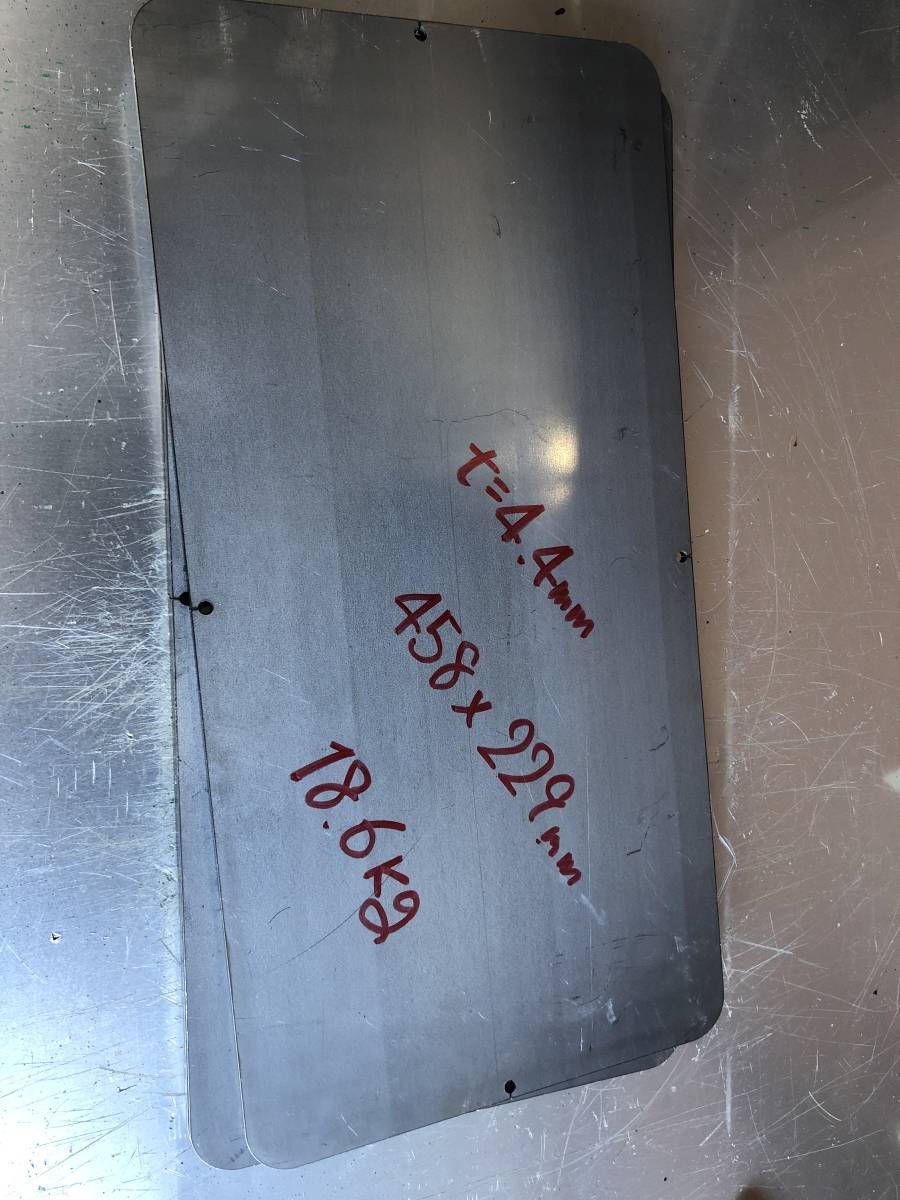 鉄板　厚み４.４mm ４５８×２２９mm 端材５枚_5