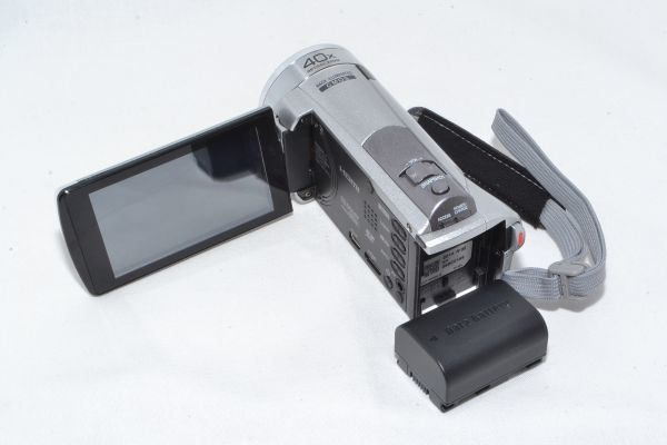 ☆SDカード64GB付☆バッテリー2個付☆ JVC GZ-HM99 シルバー Everio