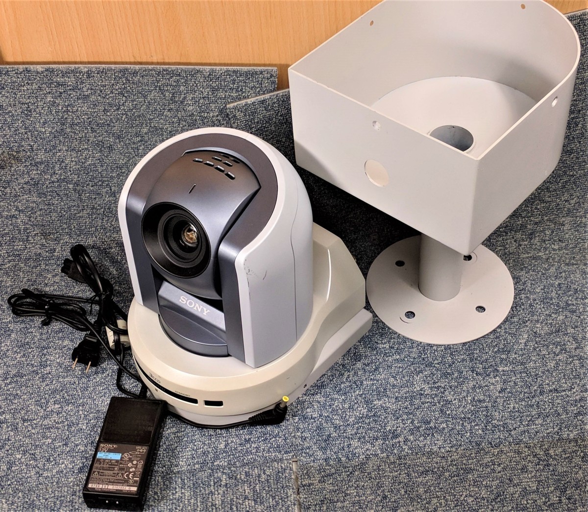 □SONY BRC-300 ソニー 3CCD パンチルトズーム リモートカメラ VISCA