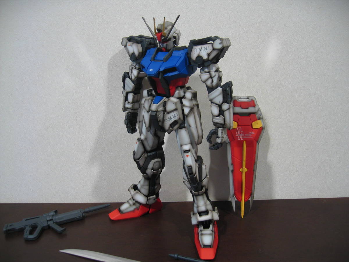 [素組み完成品] PG ストライクガンダム PG 1⁄60 PG（パーフェクトグレード）ストライクガンダム 塗装完成品