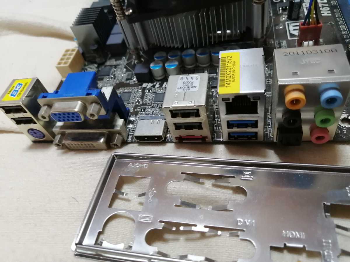 動作確認済み マイニング向けマザーボード ASRock H67DE +おまけ i5-2400、2GBメモリ付き