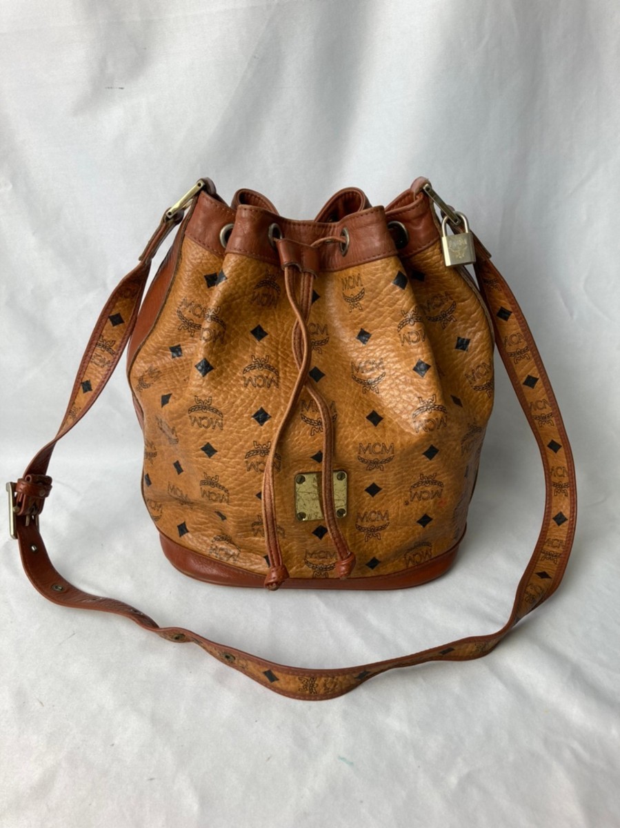 MCM ブラウンレザー ショルダーバッグ巾着 MCM レザー ショルダーバッグ エムシーエム 巾着 ブラウン メルカリ