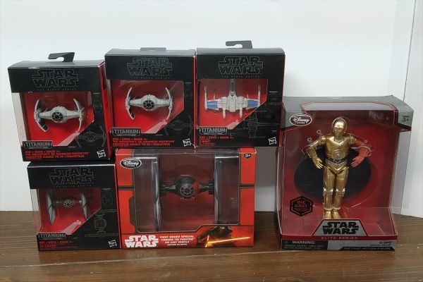 ディズニーストア Starwars スターウォーズ C 3po Tiefighter X Wing タイファイター 尋問官機2個 計6個 宇宙船 乗り物 売買されたオークション情報 Yahooの商品情報をアーカイブ公開 オークファン Aucfan Com