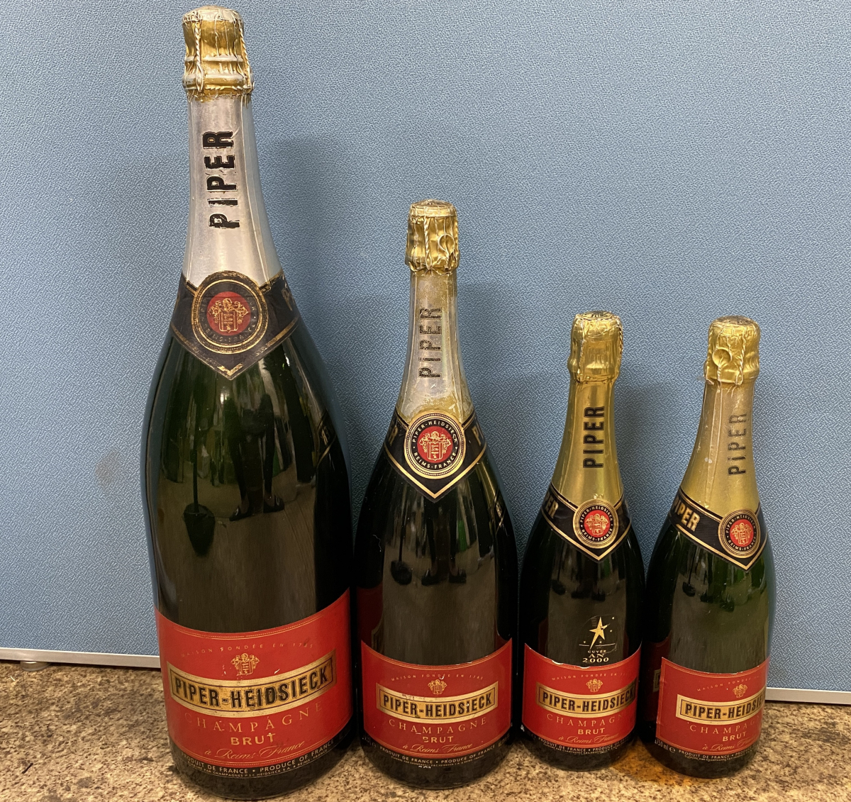 空瓶 Piper Heidsieck 飾り瓶 サイズ違い4本セット ディスプレイ 飲食店 業務用 酒 おしゃれ ワイン シャンパン ボトル Os アルコール 売買されたオークション情報 Yahooの商品情報をアーカイブ公開 オークファン Aucfan Com