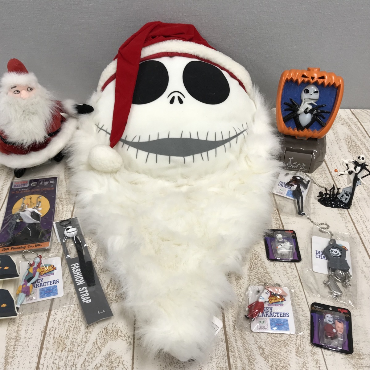 ディズニー 大量セット あり ナイトメアビフォアクリスマスグッズ 15点 フィギュア クッションほか 3b9 ディズニー 売買されたオークション情報 Yahooの商品情報をアーカイブ公開 オークファン Aucfan Com