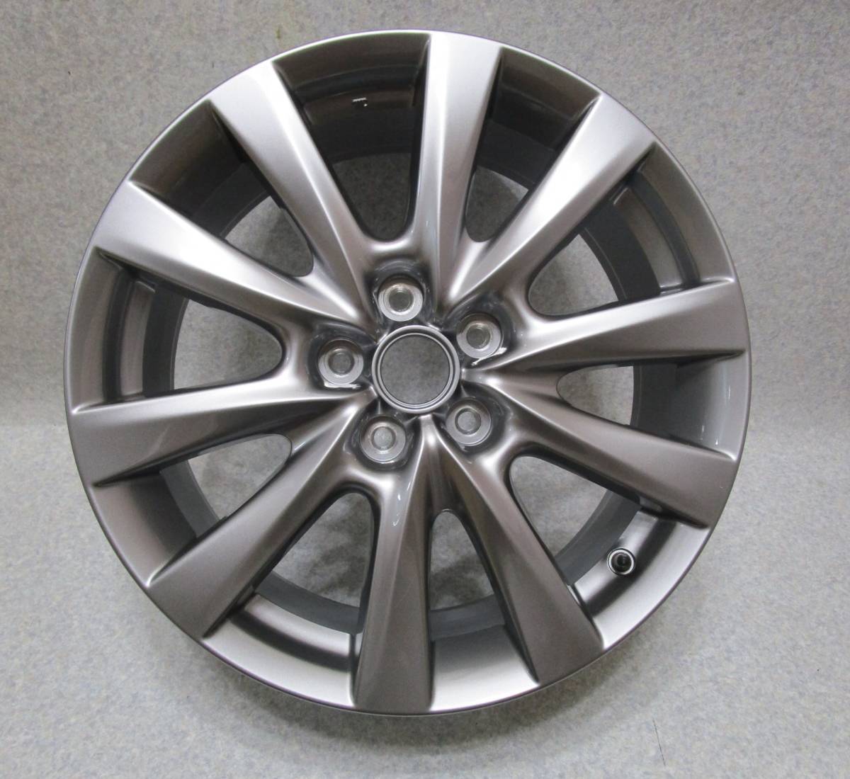 新車外し】 マツダ3 セダン 純正 アルミ ホイール 18×7J +45 5H-114.3 1