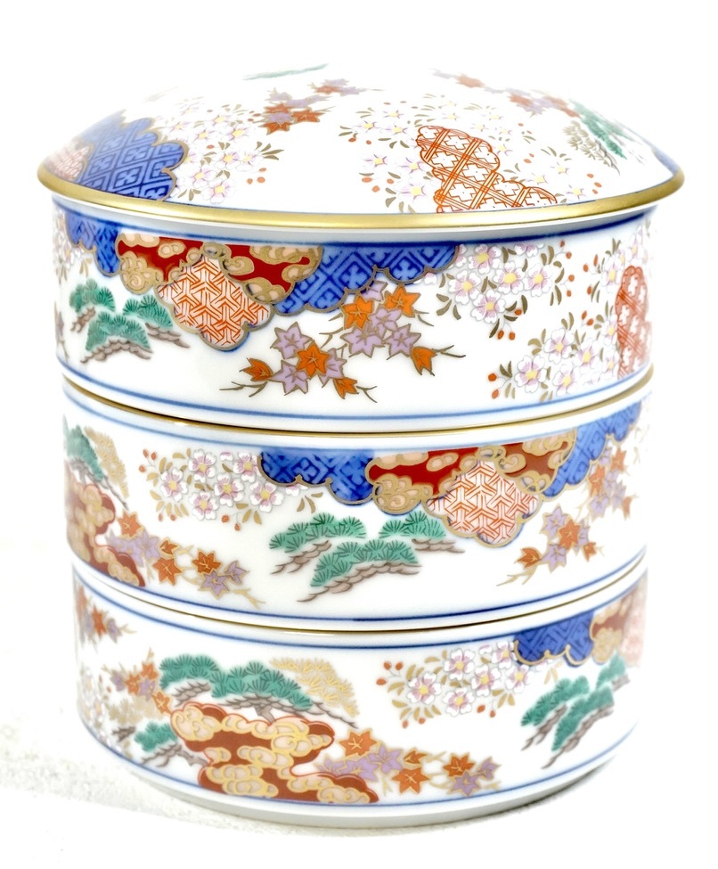 【希少な未使用美品】有田焼 其泉窯 染錦春秋紋　三段重 昭和ビンテージ 有田焼 其泉窯 染錦春秋紋 三段丸重 未使用