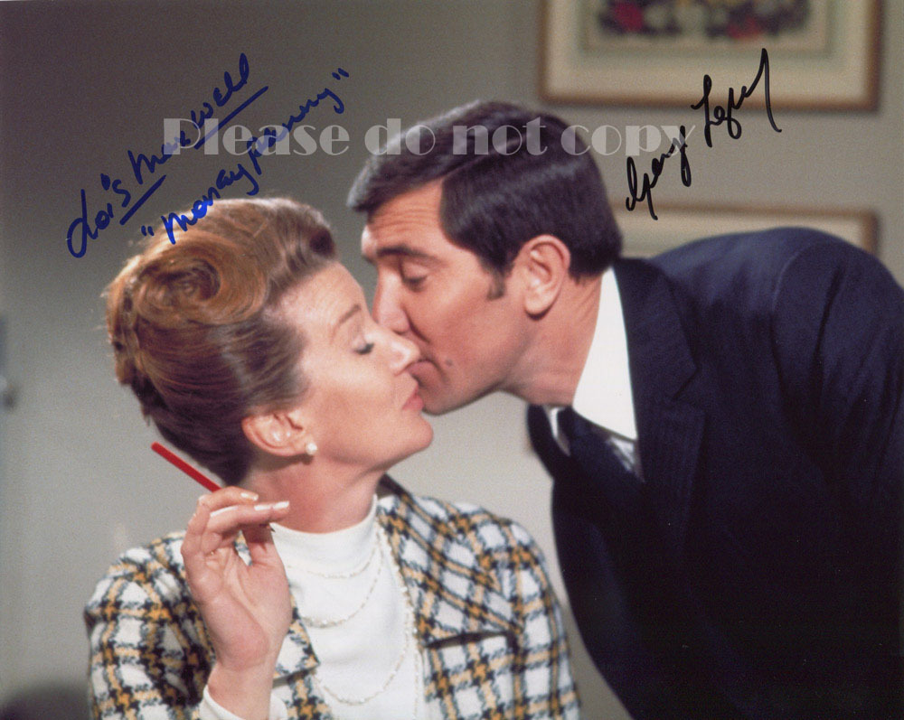 女王陛下の007 George Lazenby Lois Maxwell ジョージ レーゼンビー ロイス マクスウェル 初代 マネーペニー サイン フォト サイン 売買されたオークション情報 Yahooの商品情報をアーカイブ公開 オークファン Aucfan Com