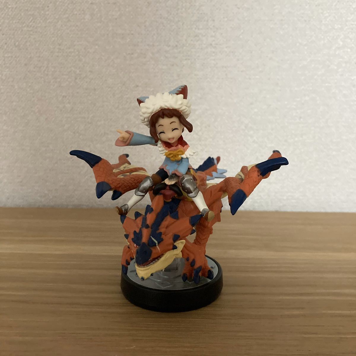 数量限定，お得 任天堂 amiibo 隻眼のリオレウス&ライダー(女の子 
