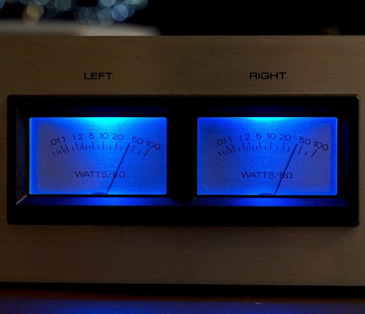 Aurex SC-330 【薄型パワーアンプ】 動作品（メーター照明：電球⇒青