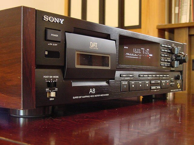 ジャンク】DTC-A8 4D.D. DAT デジタル オーディオ テープ デッキ SONY