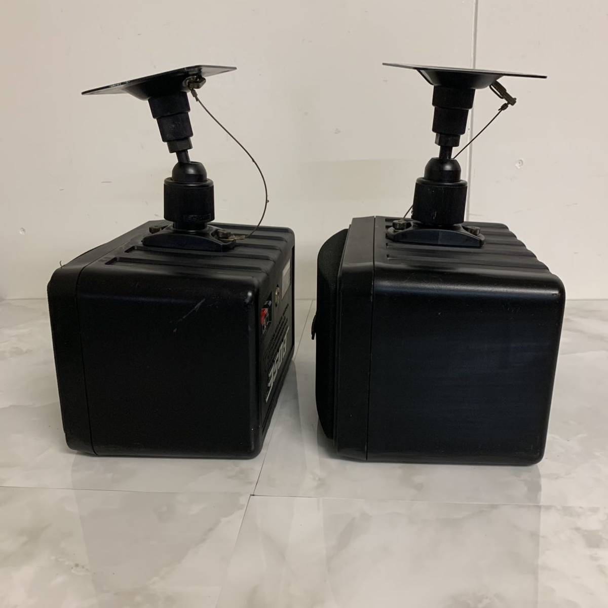 大人気品 BOSE ボーズ 111AD スピーカー ペア　シリアル連番③ 傷有 T-03 BOSE ボーズ 111AD ペアスピーカー ブラックカラー オーディオ
