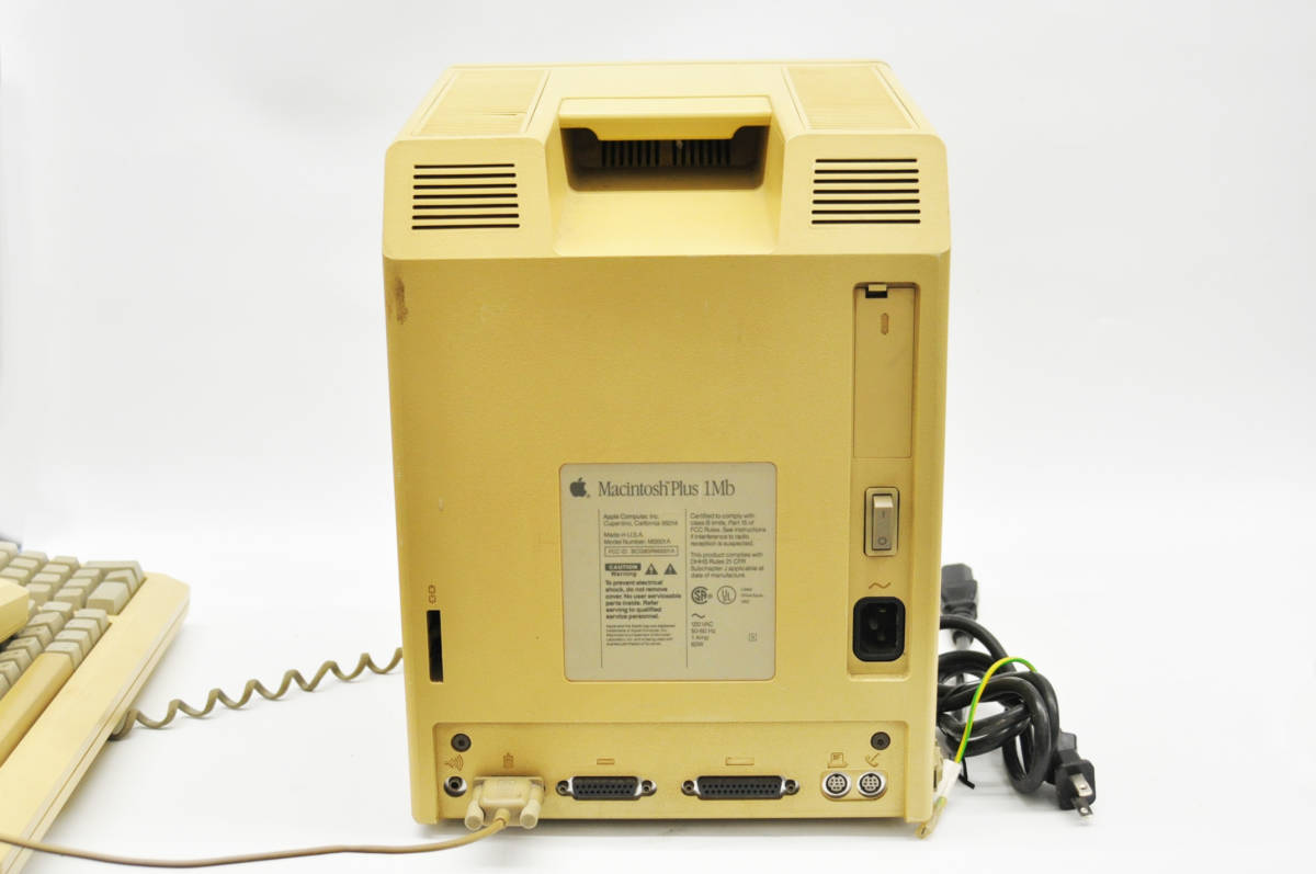 Apple Machintosh Plus 1Mb 本体、キーボードのみ Apple アップル Macintosh Plus 1Mb マッキントッシュ プラス