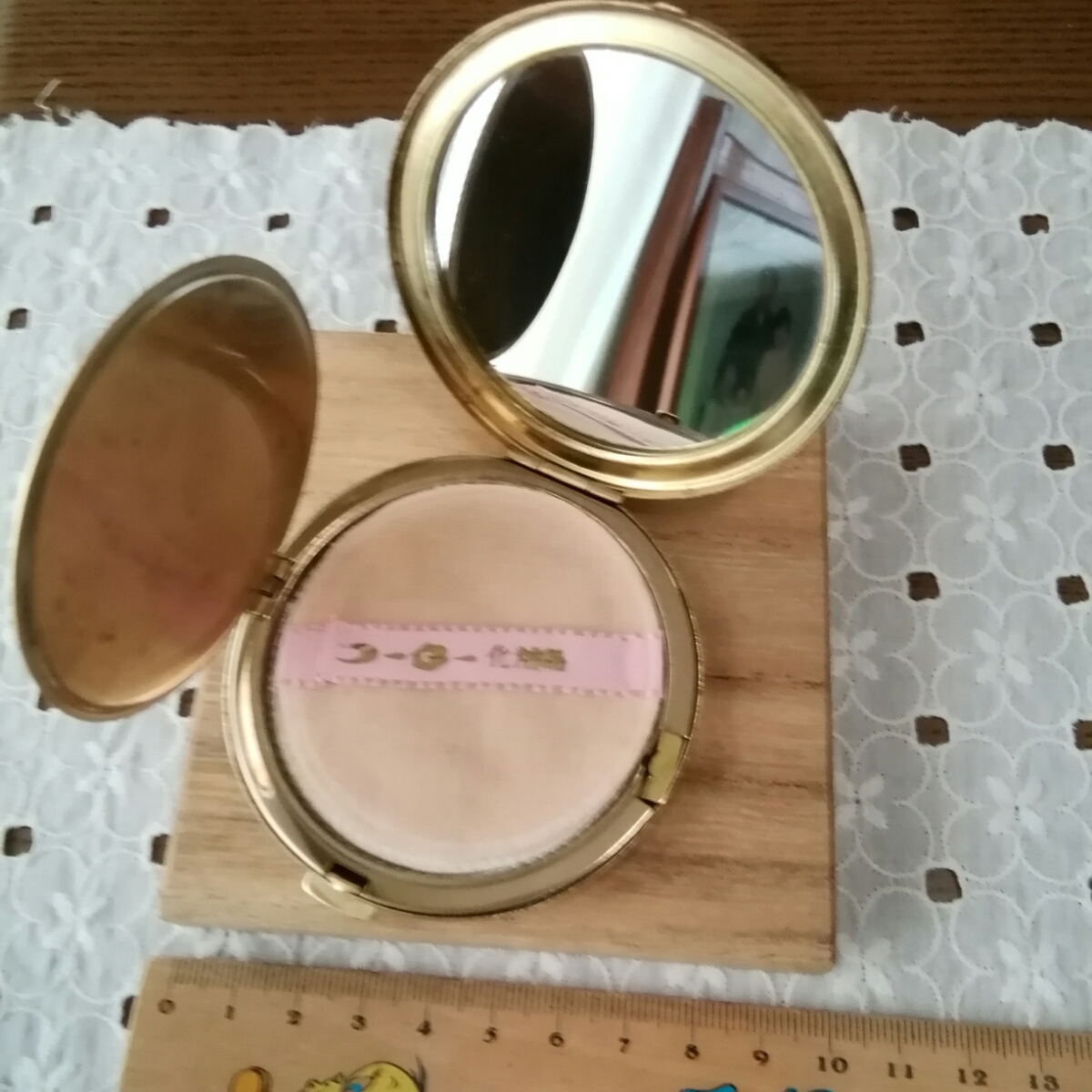 コーセー化粧品 非売品 コンパクト 金属製 白粉入れ 桐箱 パウダーケース レトロ 鏡に曇り無し 使用感無し 中蓋閉まらず 真鍮製 売買されたオークション情報 Yahooの商品情報をアーカイブ公開 オークファン Aucfan Com
