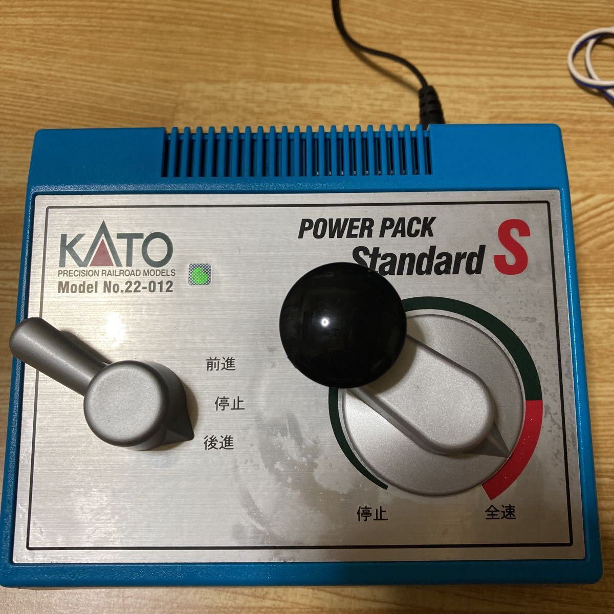 KATO複線線路セット他、パワーパック1台付 KATO パワーパック と線路のセット KATO複線線路セット他、パワーパック1台