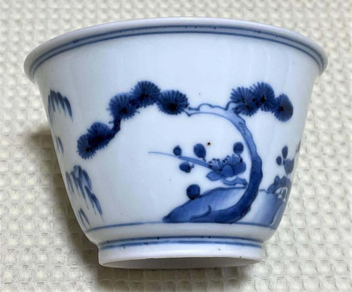 網目地紋に窓絵の図　古伊万里蕎麦猪口　無傷完品 古伊万里 蕎麦猪口 染付 伊万里 窓絵 そば猪口 古美術 | 輪花