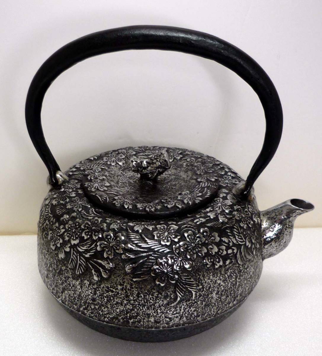 鉄瓶 急須 2点セット 南部 秀山 砂鉄 桜模様 骨董品 ヴィンテージ