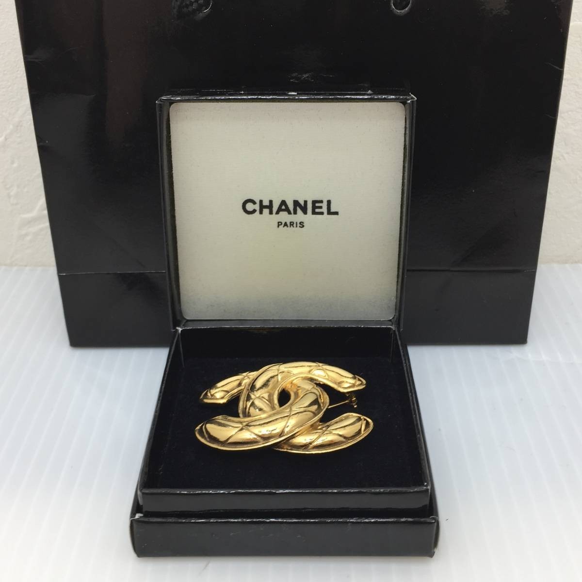 □ ヴィンテージ CHANEL シャネル マトラッセ ブローチ ココマーク □ ヴィンテージ CHANEL シャネル マトラッセ ブローチ ココマーク