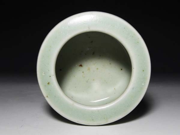 青磁 菊貼 | Mn2211『S県の旧家の蔵より出品』江戸時代 古伊万里 三足