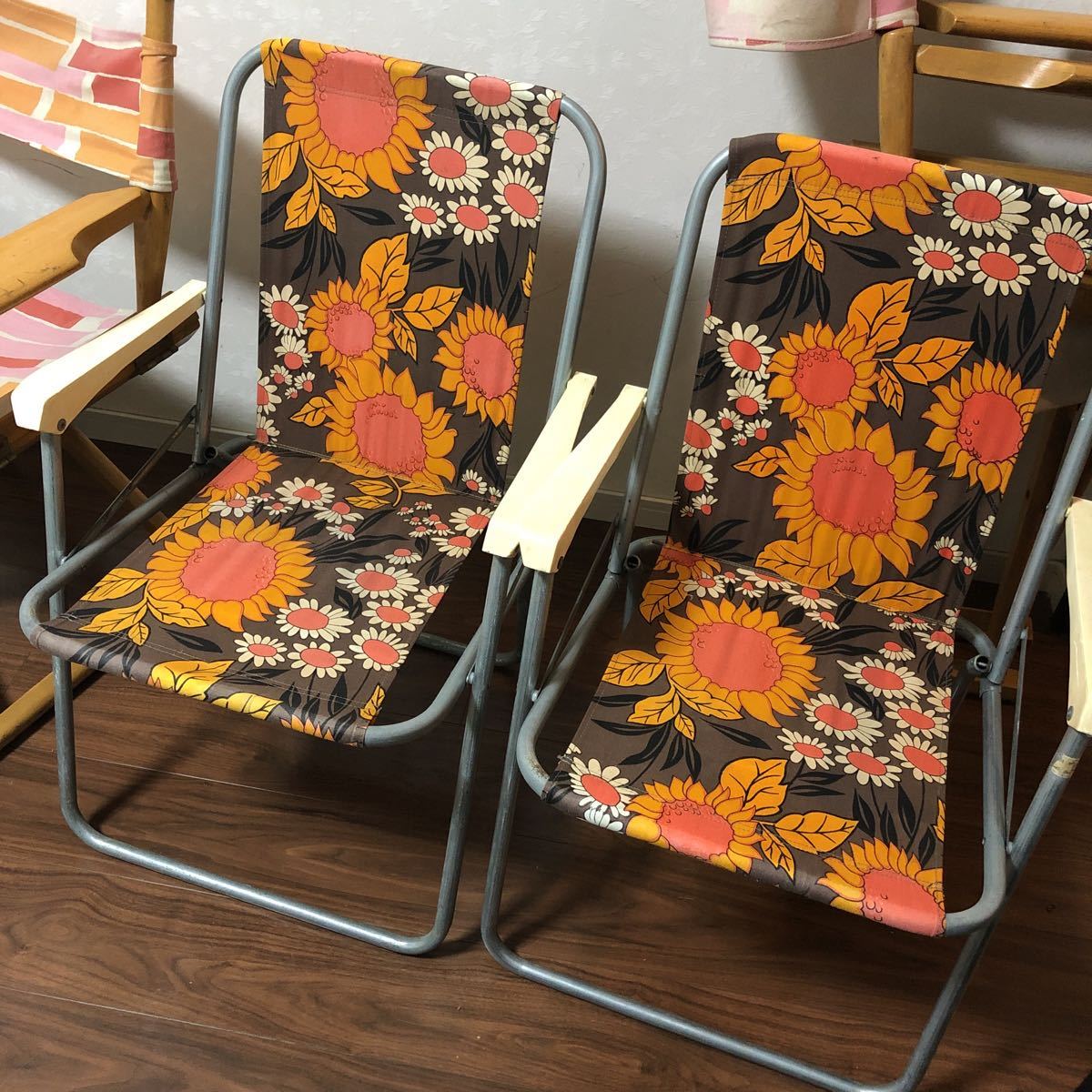 (最終お値下げです)希少　昭和レトロ　レトロポップ　椅子　花柄　オレンジ 最終お値下げです)希少 昭和レトロ レトロポップ 椅子 花柄 オレンジ