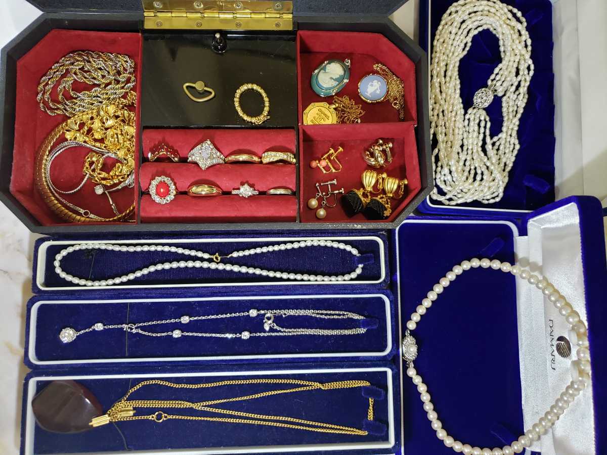 アクセサリー　ネックレス　指輪　イヤリング　ペンダントトップ　K18 刻印含む　遺品整理　まとめて　まとめ売り　