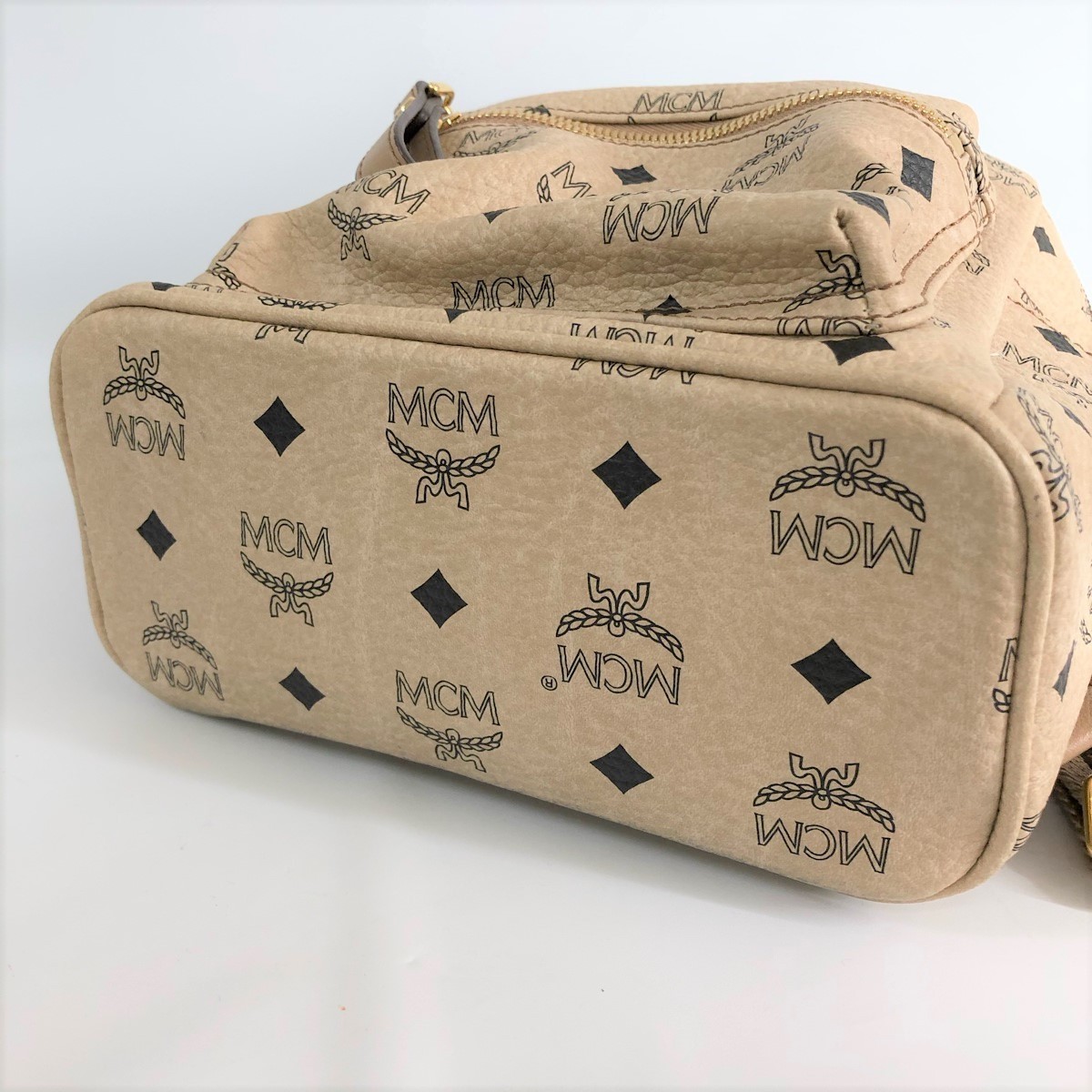 エム・シー・エム MCM リュック スタッズ ベージュ系 リュック