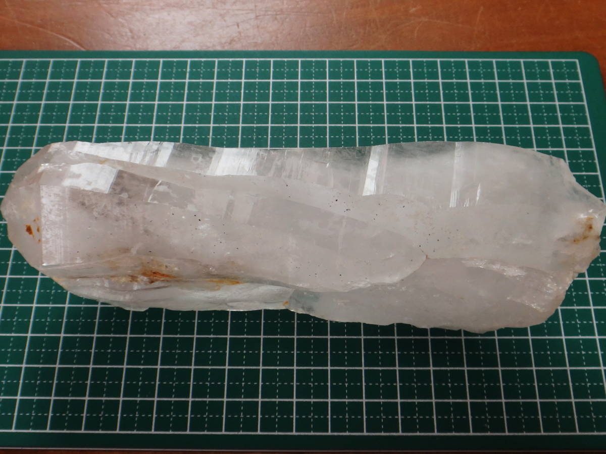 山梨県　乙女鉱山　国産天然水晶　虹入り水晶　1558g　　国産鉱物 硫黄入り水晶 国産鉱物 山梨県 乙女鉱山産 水晶 約40kg 【遠慮なく交渉ok】 特大