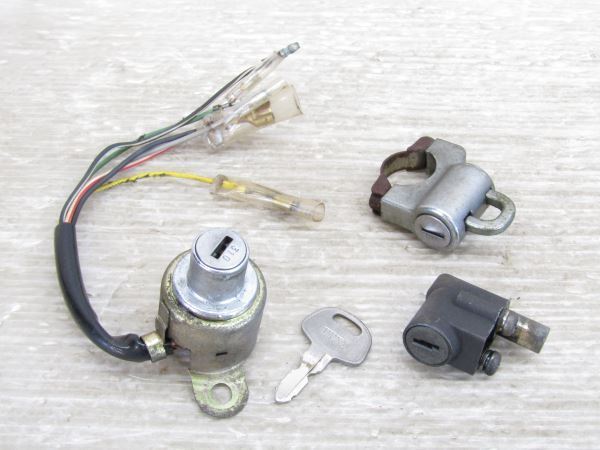 新作入荷，高品質 K90 K90 純正メインキーシリンダー/ハンドルロック/ヘルメットホルダー 通電OK 動作確認OK 検索番号21A79(スズキ用)｜売買されたオークション情報、yahooの商品情報をアーカイブ公開 - オークフ スズキ用
