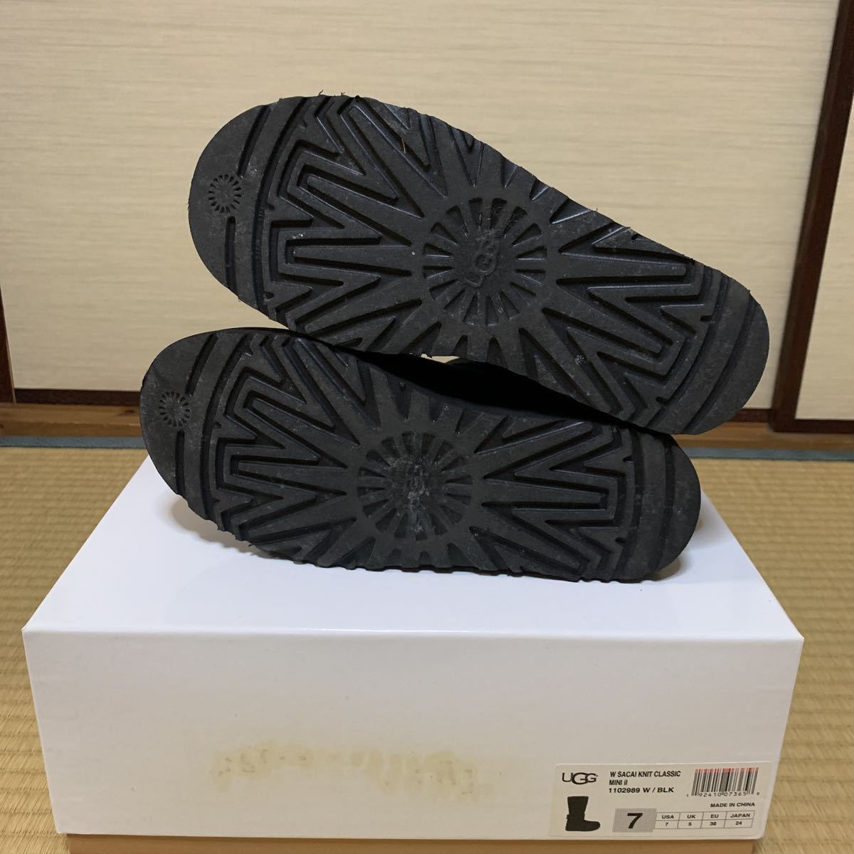 UGG W SACAI KNIT CLASSIC MINI II 7 ブラック 【公式通販】