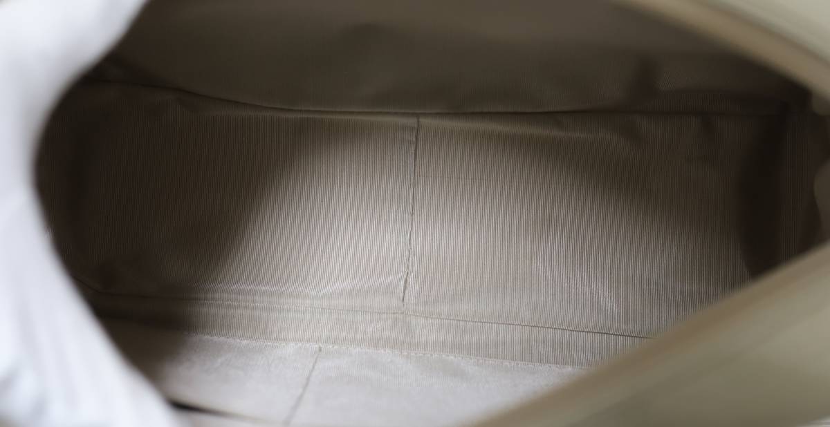 超美品 華やか綺麗な型押しクロコ♪皇室御用達♪ハマノ　濱野皮革工藝　エヴィ ボストン ハンドバッグ HAMANO フォーマルにも♪ アイボリー 濱野皮革工藝 超美品 濱野皮革 クロコ型押し レザーハンドバッグ プティ・フォルムクロコ