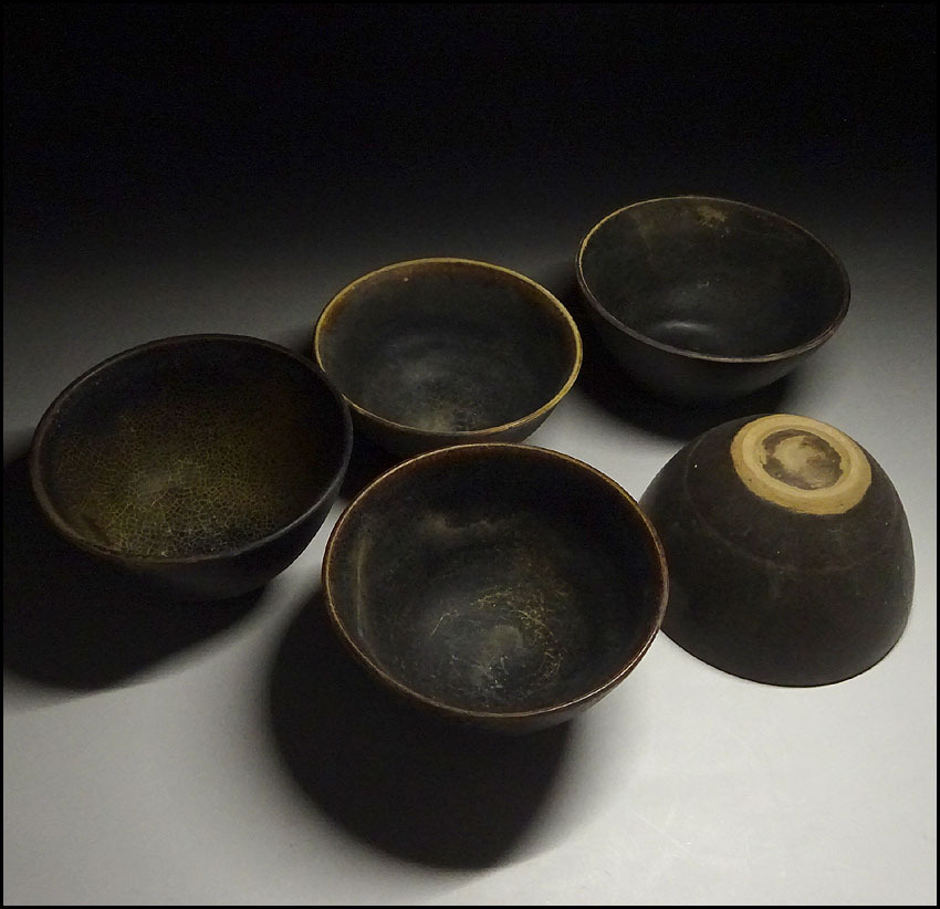 14世紀〜15世紀　サワンカローク　青磁鎬　茶碗　茶道　抹茶碗　骨董　古美術 緑屋hc□ 時代物 クメール 安南 褐釉 茶碗 5点 ベトナム古陶