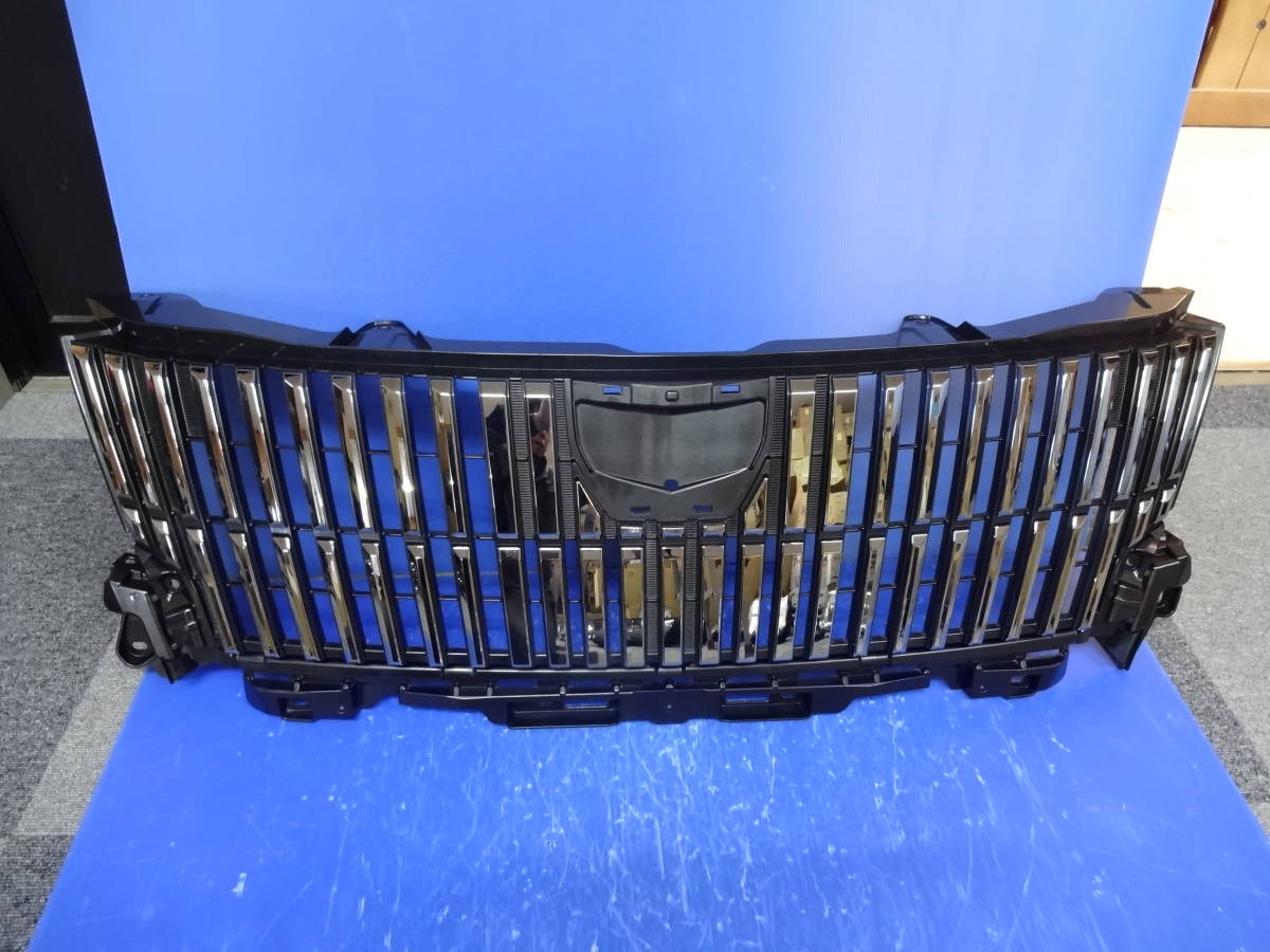 新車外し品 80系 エスクァイア 前期 純正 グリル 53111-28690 即決! エスクァイア ZRR80G 前期 純正 フロントグリル 53111-28690
