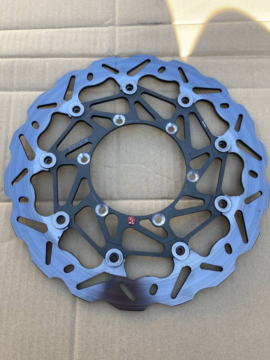 ftr223 に使用 ブレンボ4ポッド ビックローター キャリパーサポート