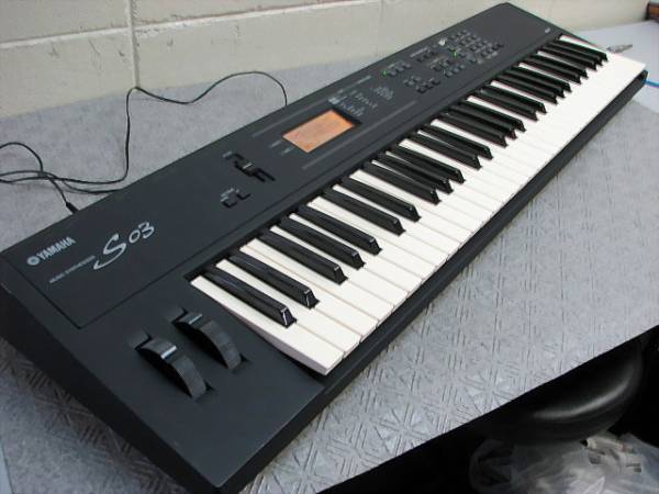 ☆YAMAHA　　ヤマハ　シンセサイザー　Ｓ03