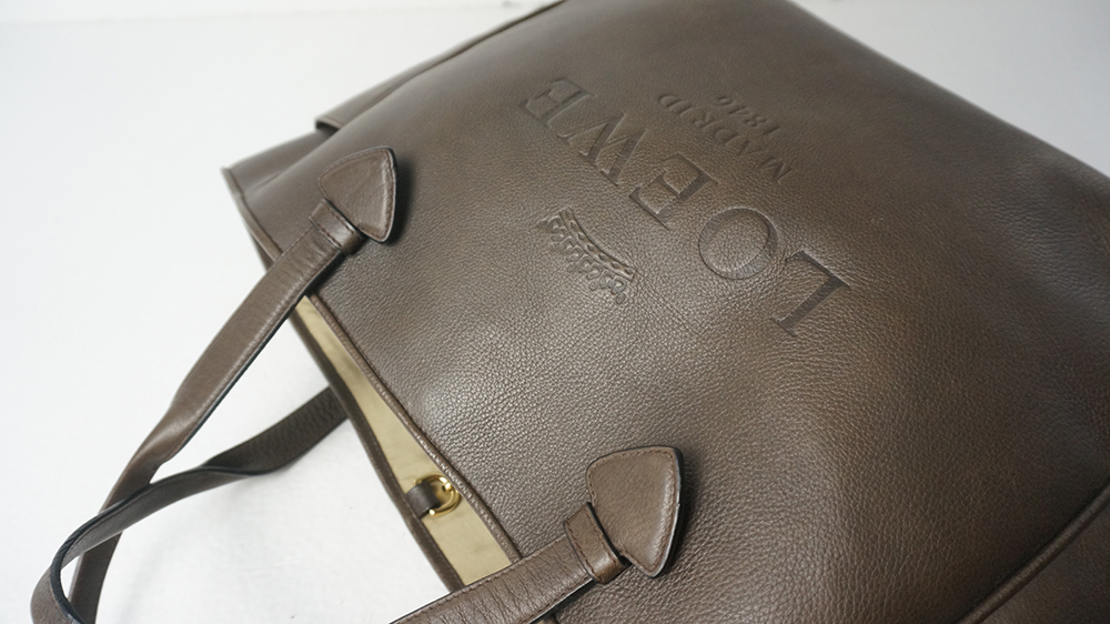 定価25万 LOEWE ロエベ ヘリテージ ロゴ型押し カーフレザー 牛革 本革 