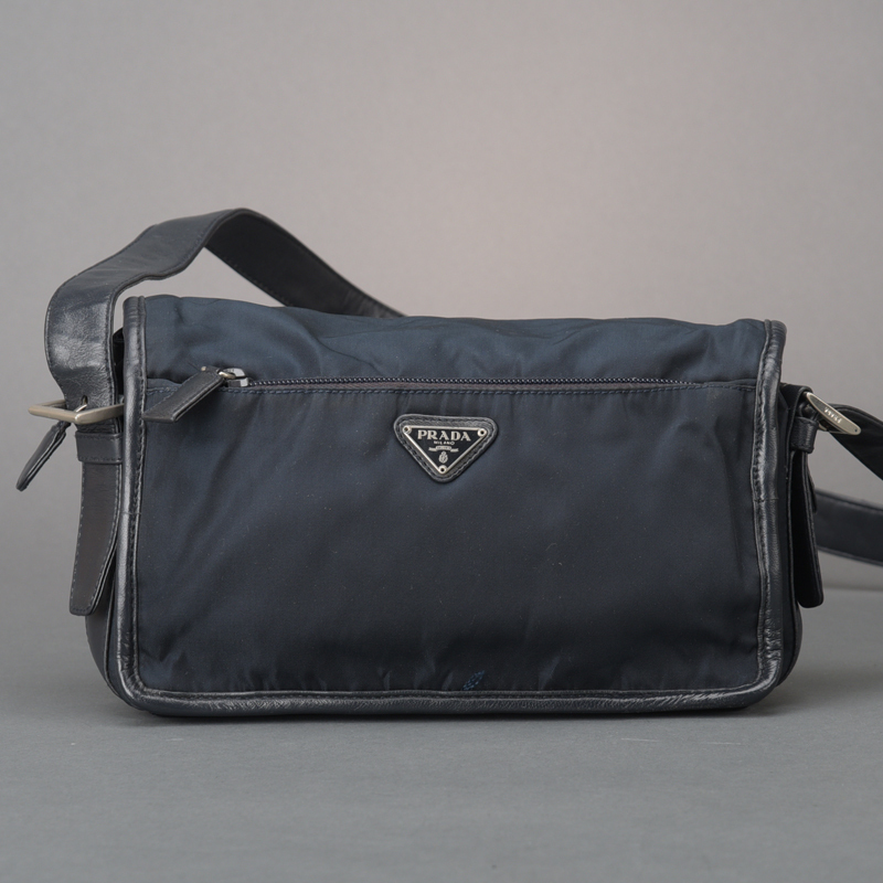 激レア！プラダ ⁄ PRADA ショルダー ポーチ 1DH030 ブラック
