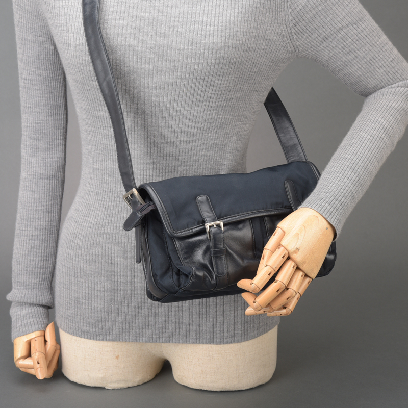 激レア！プラダ / PRADA ショルダー ポーチ 1DH030 ブラック 激レア 