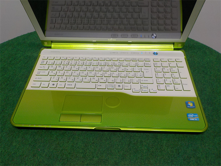 カメラ内蔵/中古/15型/ノートPC/Win10/新品SSD256/8GB/2世代i3/FMV 